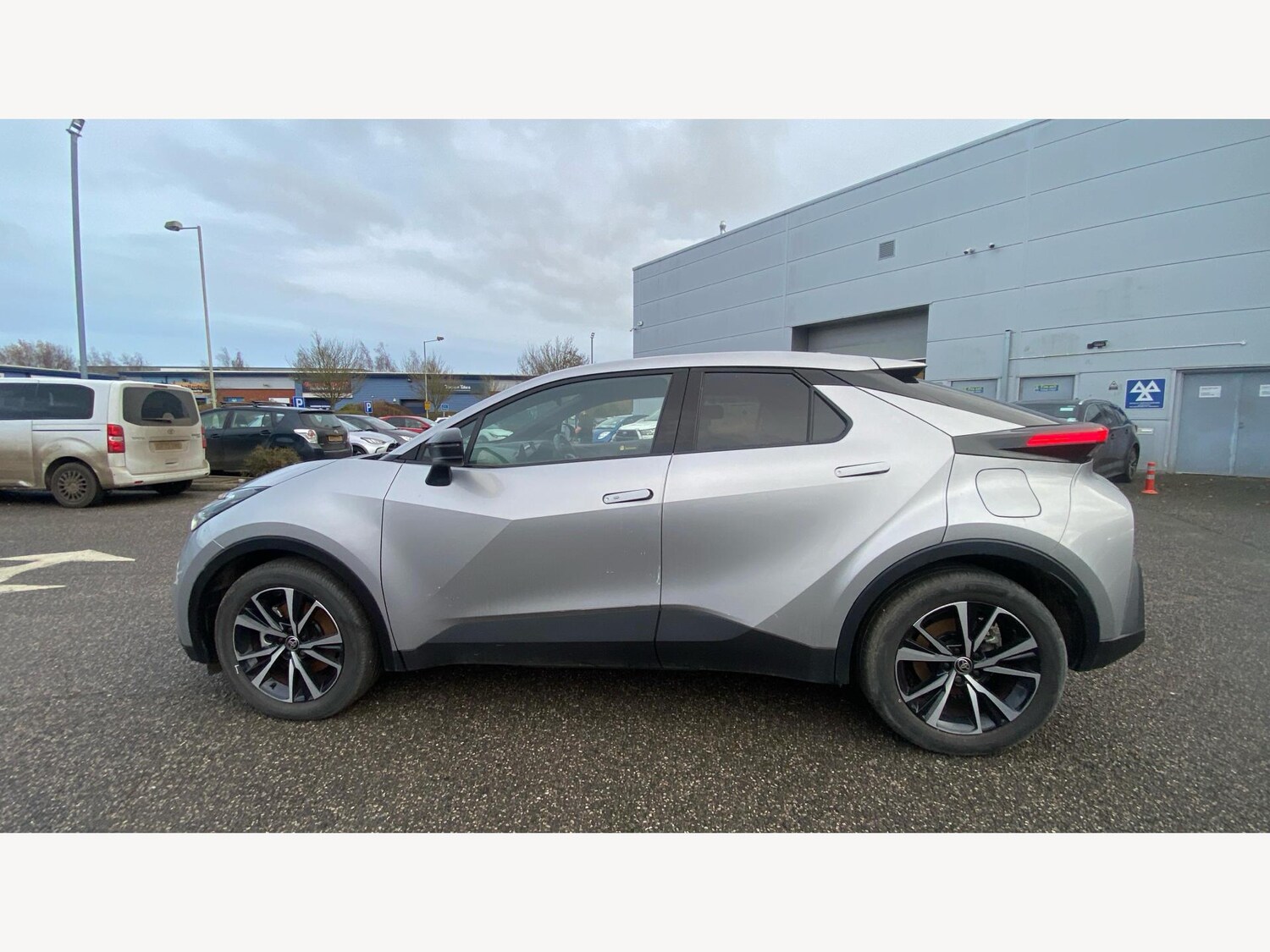 Used Toyota C-HR 2024 for sale - 77330356: Photo 19