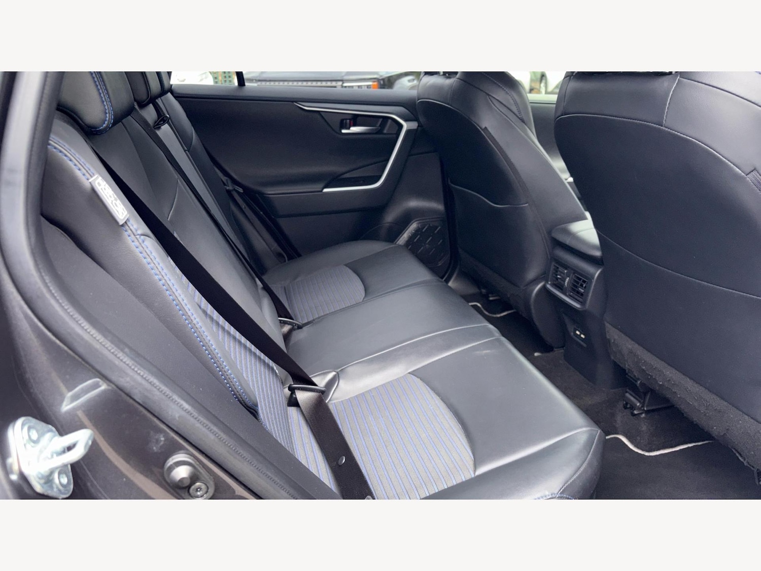 Used Toyota RAV4 2021 for sale - 76633005: Photo 15