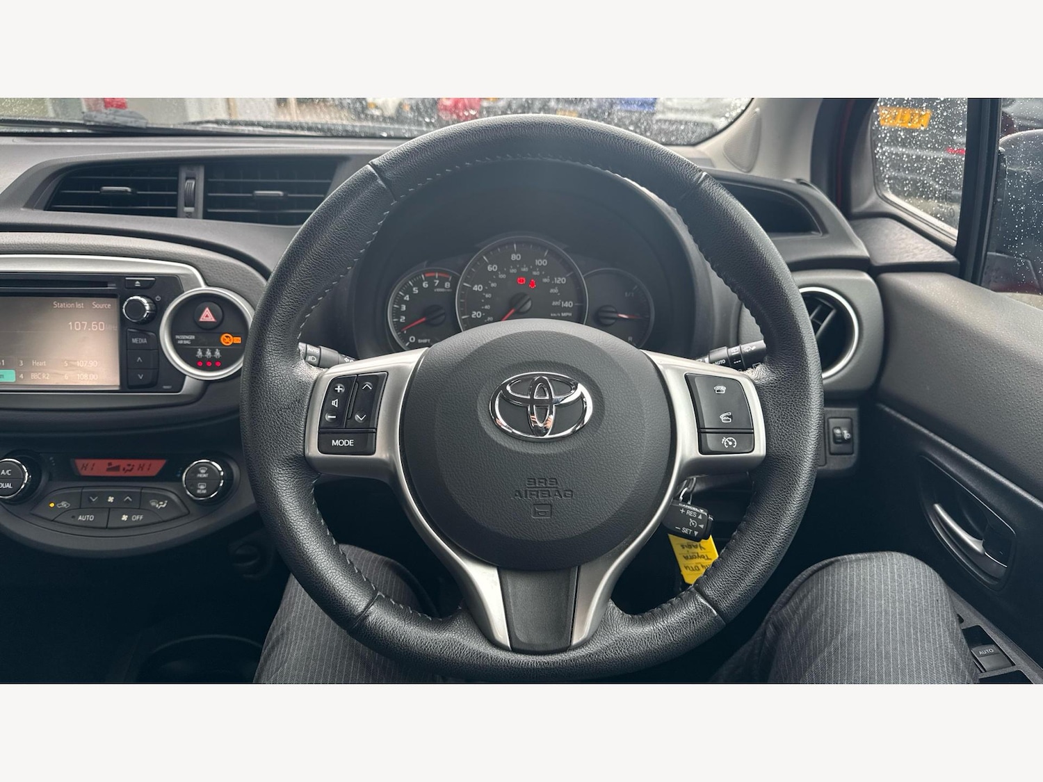 Used Toyota Yaris 2014 for sale - 76912740: Photo 8