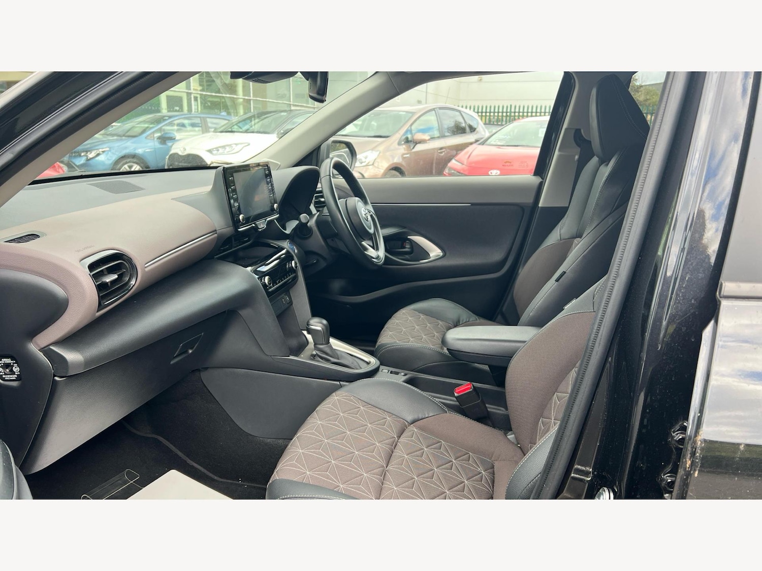 Used Toyota Yaris Cross 2024 for sale - 76485763: Photo 12