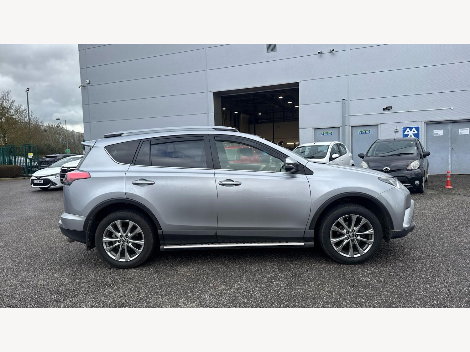 Used Toyota RAV4 2017 for sale - 77737230: Photo 18