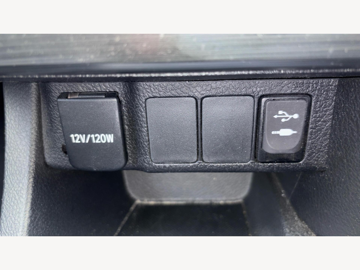 Used Toyota Auris 2013 for sale - 76327167: Photo 25