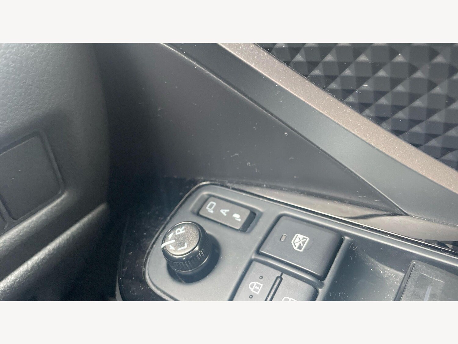 Used Toyota C-HR 2023 for sale - 77839752: Photo 27