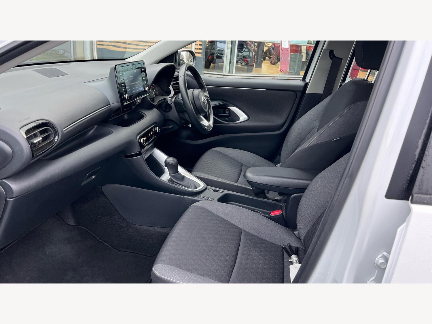 Used Toyota Yaris 2024 for sale - 77574108: Photo 12