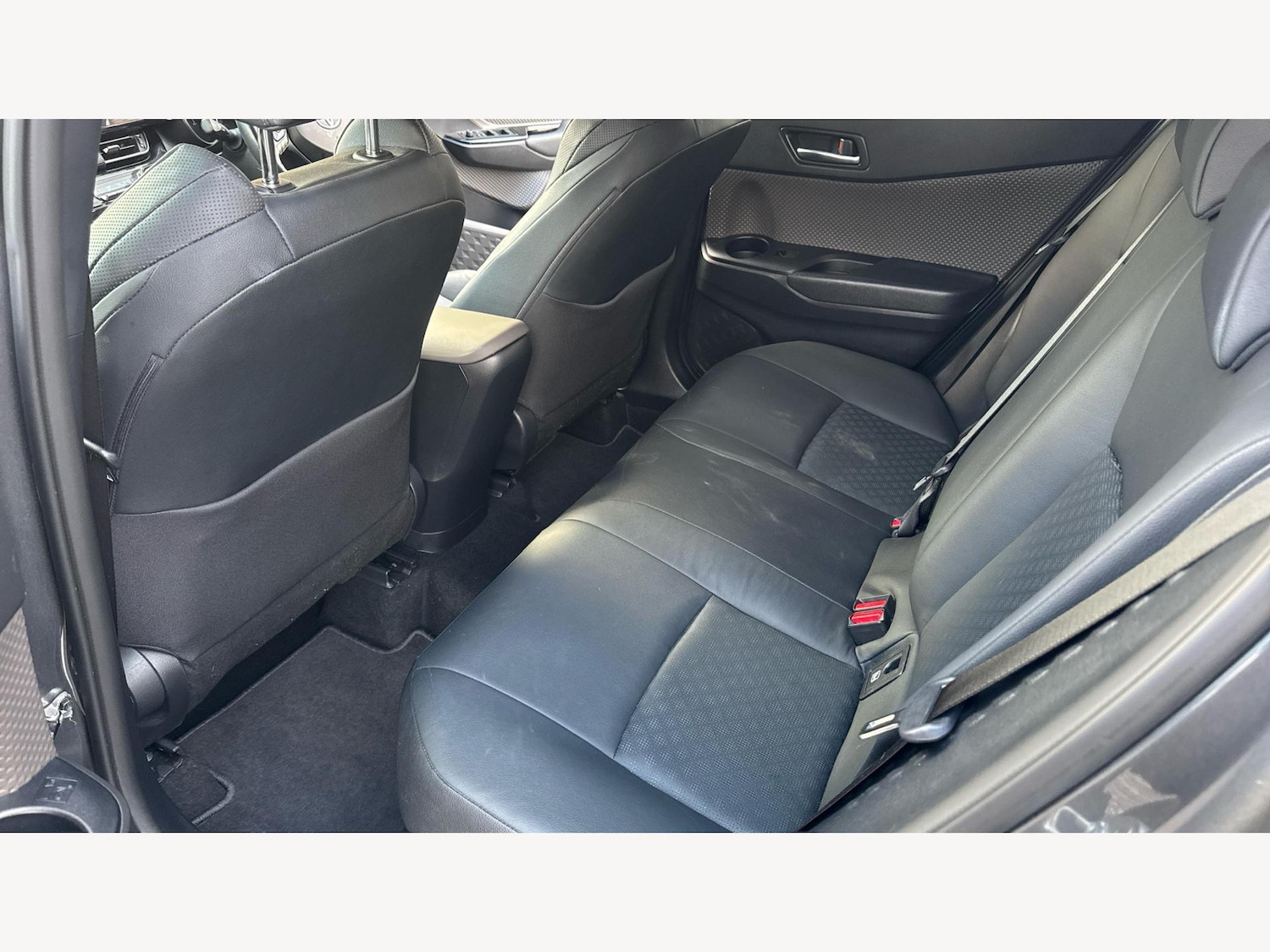 Used Toyota C-HR 2021 for sale - 76689535: Photo 15