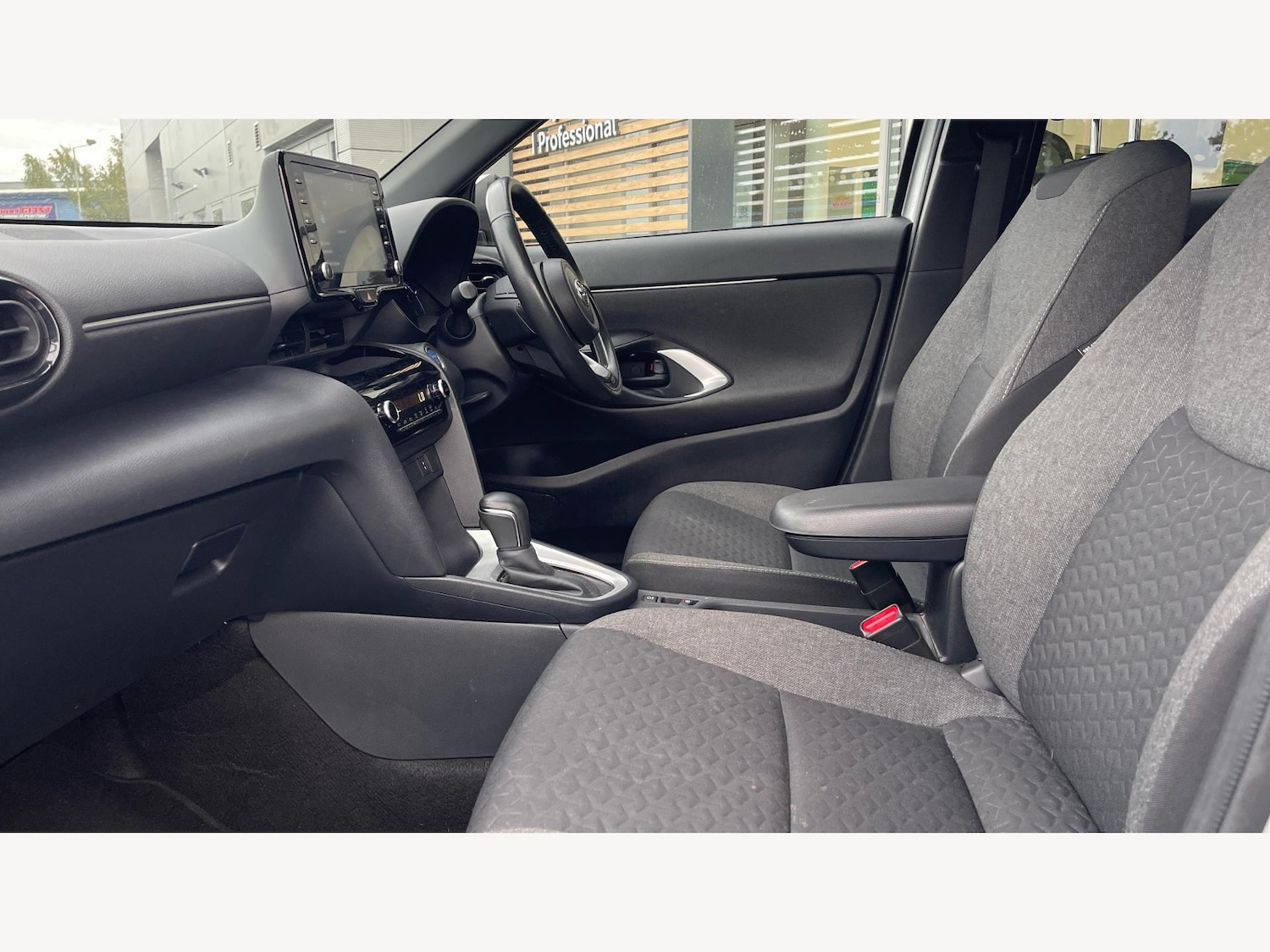 Used Toyota Yaris Cross 2023 for sale - 76159087: Photo 12
