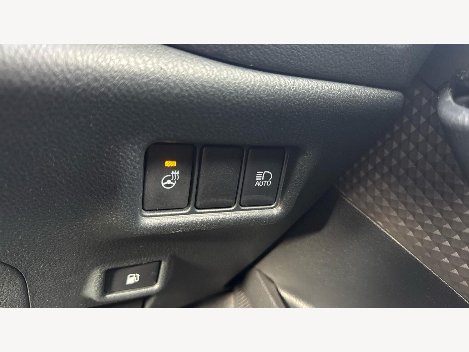 Used Toyota C-HR for sale - 77969955: Photo 24