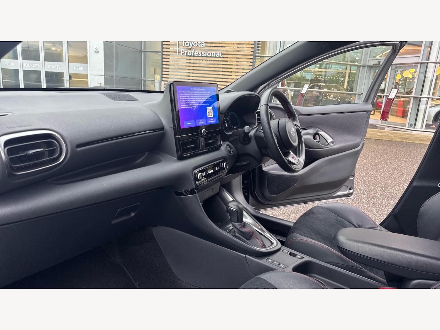 Used Toyota Yaris 2024 for sale - 76485431: Photo 12