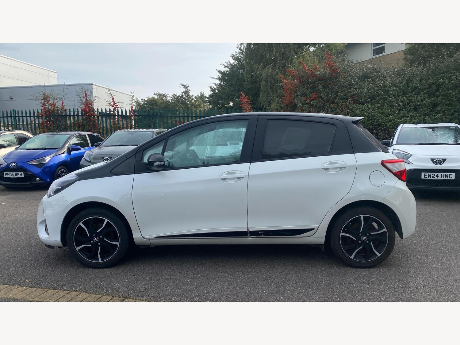 Used Toyota Yaris 2017 for sale - 76060654: Photo 19