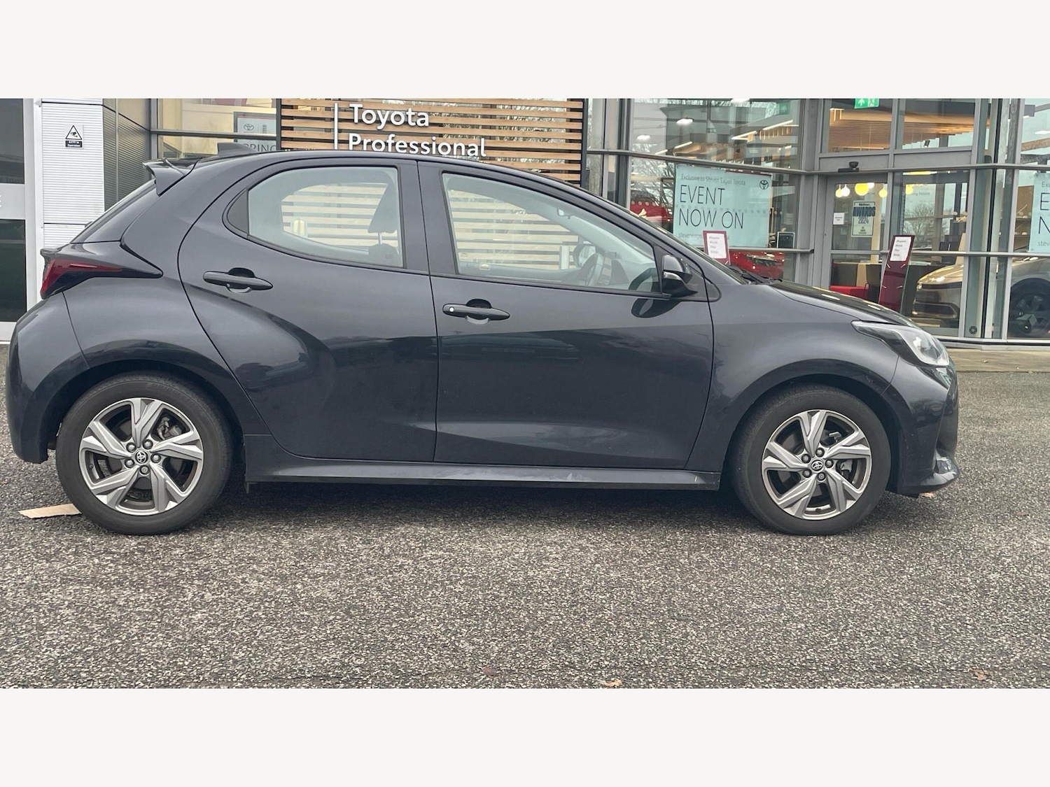 Used Toyota Yaris 2024 for sale - 77412204: Photo 18