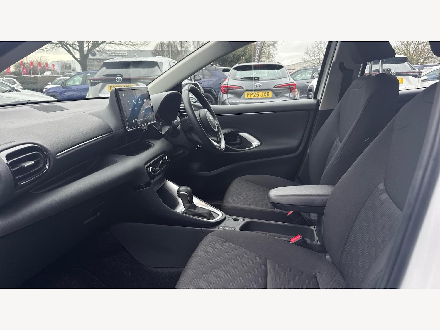 Used Toyota Yaris 2024 for sale - 77695981: Photo 12