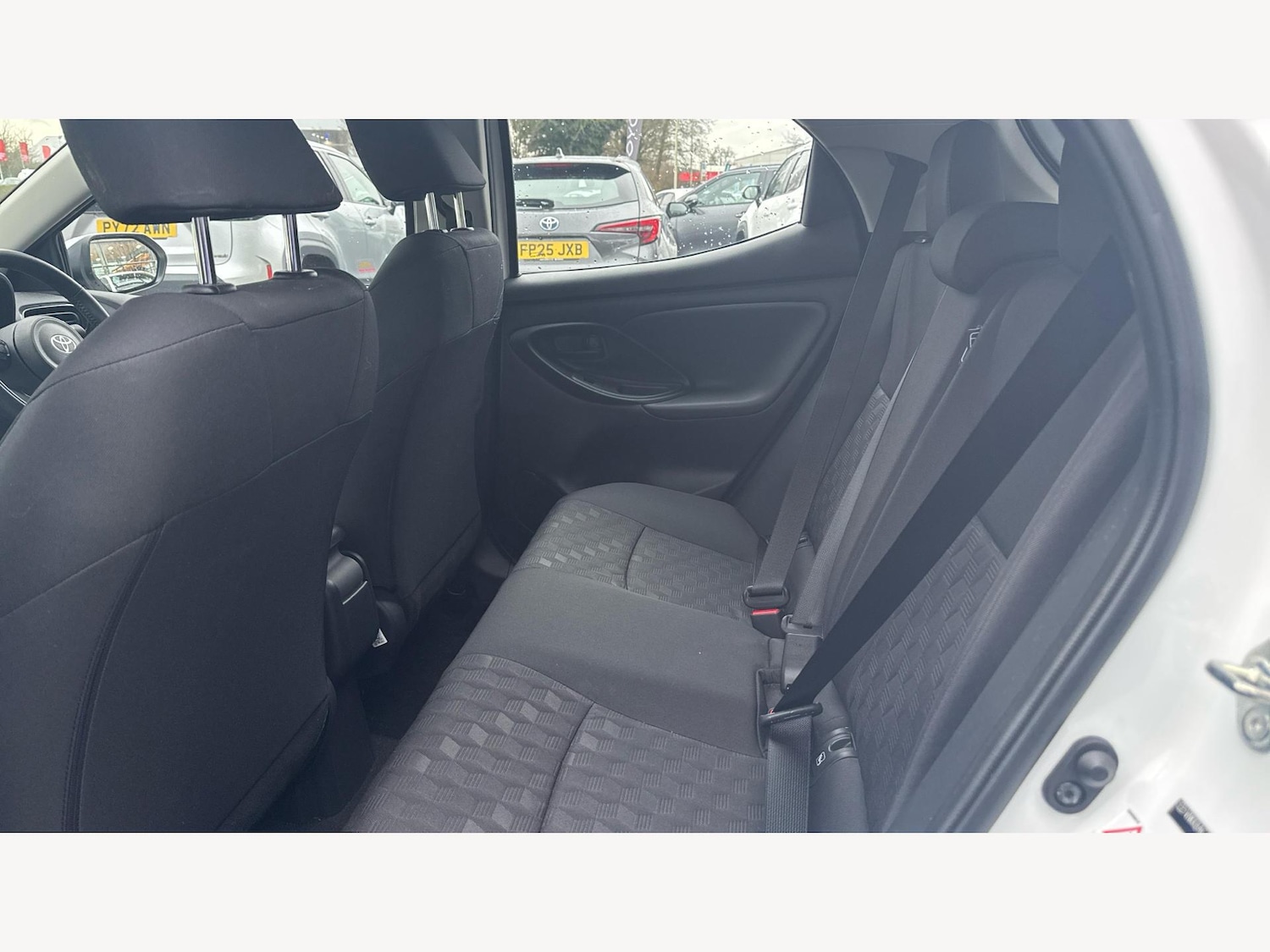 Used Toyota Yaris 2024 for sale - 77695981: Photo 15