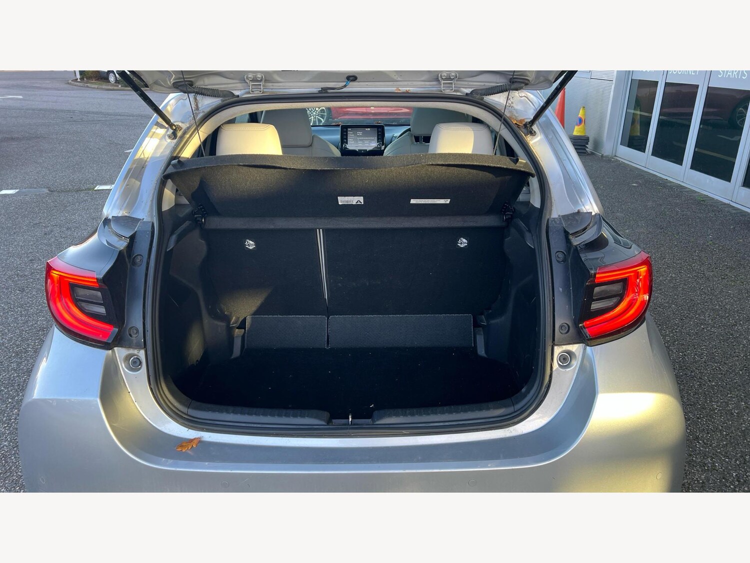 Used Toyota Yaris 2021 for sale - 76613207: Photo 16