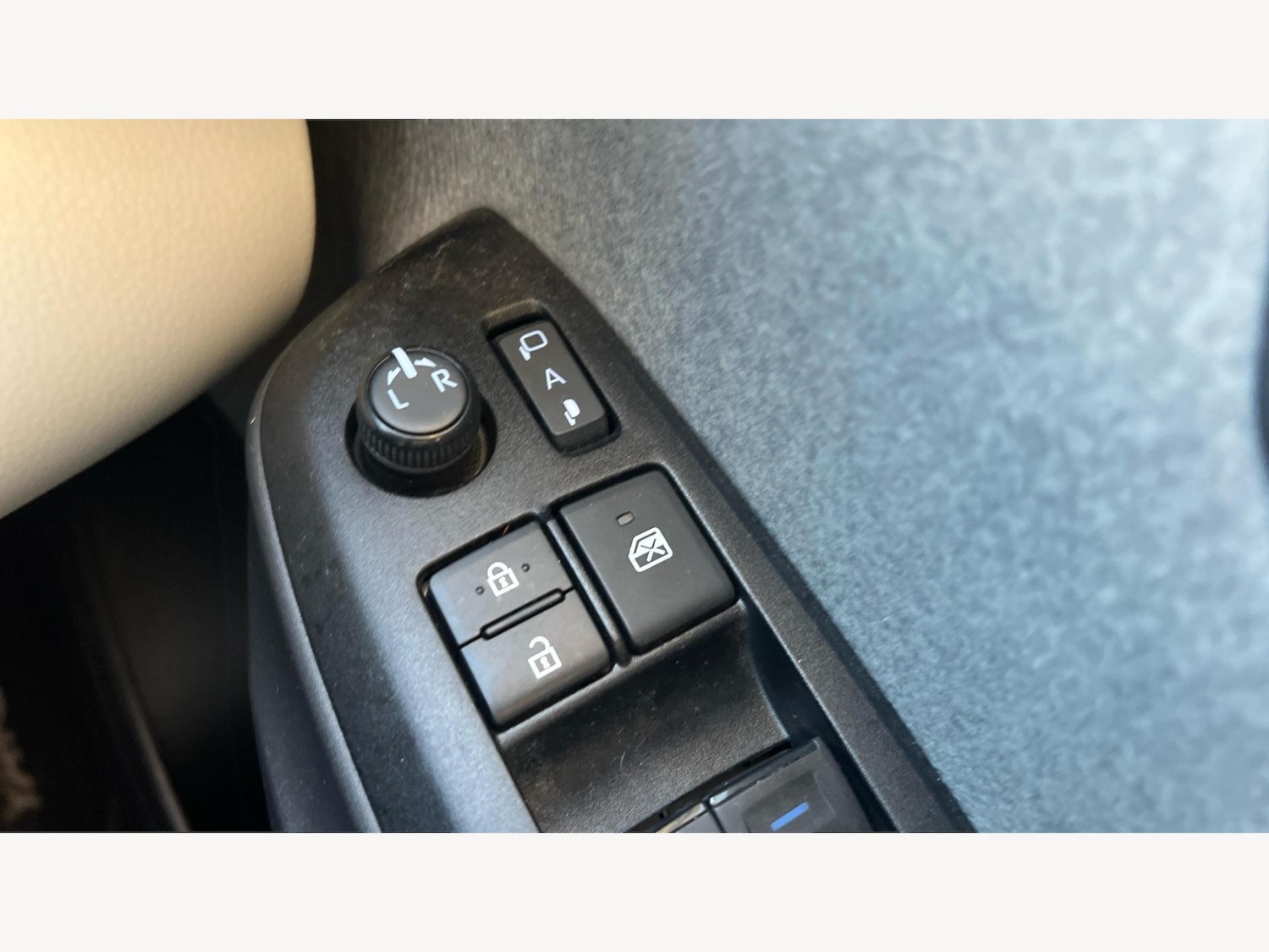 Used Toyota Yaris 2021 for sale - 76613207: Photo 30