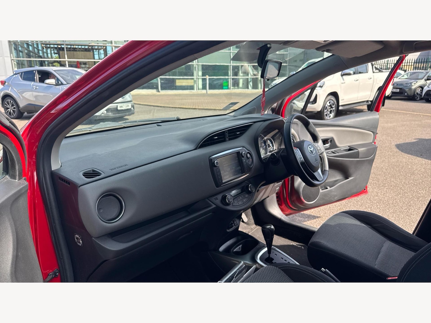 Used Toyota Yaris 2015 for sale - 76159000: Photo 12