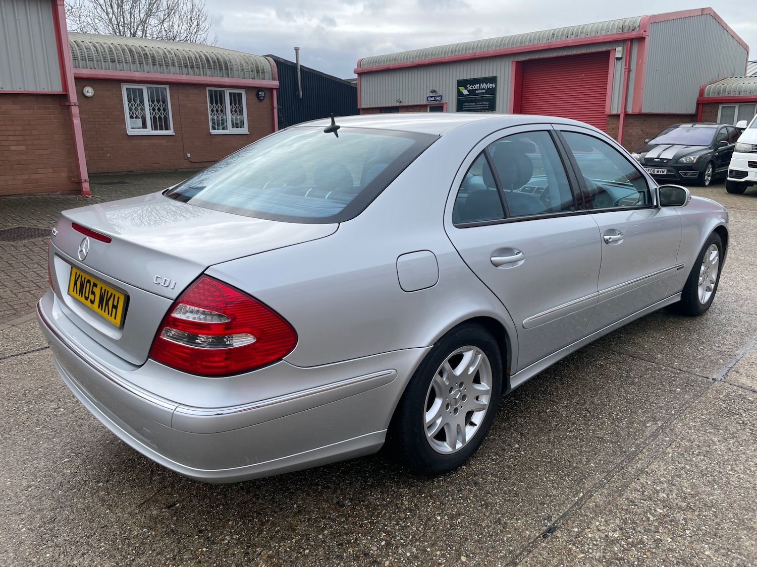 Used Mercedes-Benz E Class 2005 for sale - 76664314: Photo 3