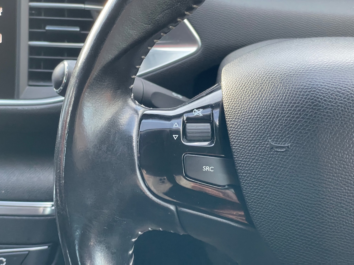 Used Peugeot 308 2015 for sale - 77271421: Photo 23