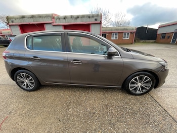 Used Peugeot 308 2015 for sale - 77271421: Photo