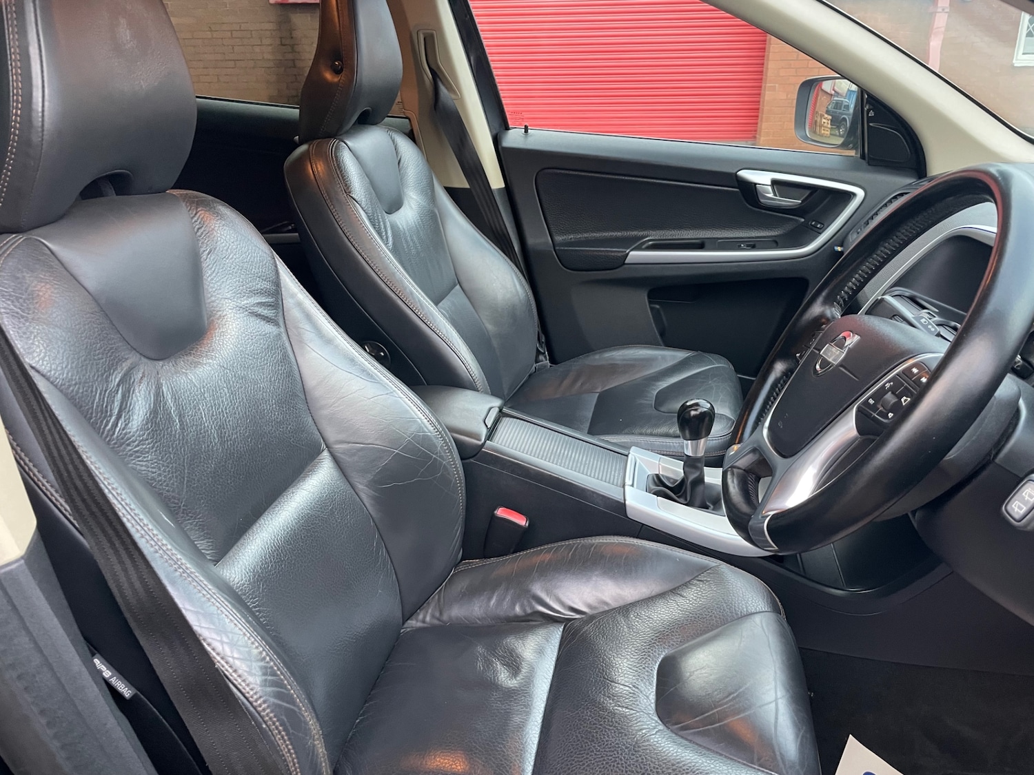 Used Volvo XC60 2011 for sale - 76416397: Photo 16