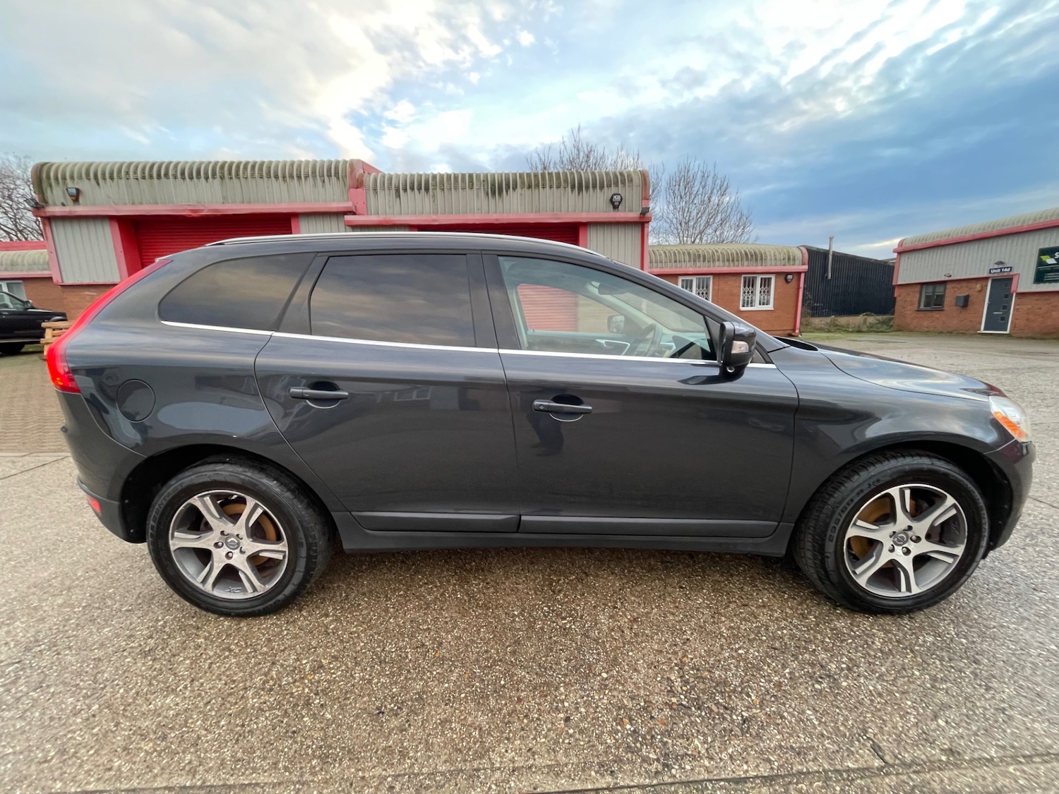 Used Volvo XC60 2011 for sale - 76416397: Photo 2