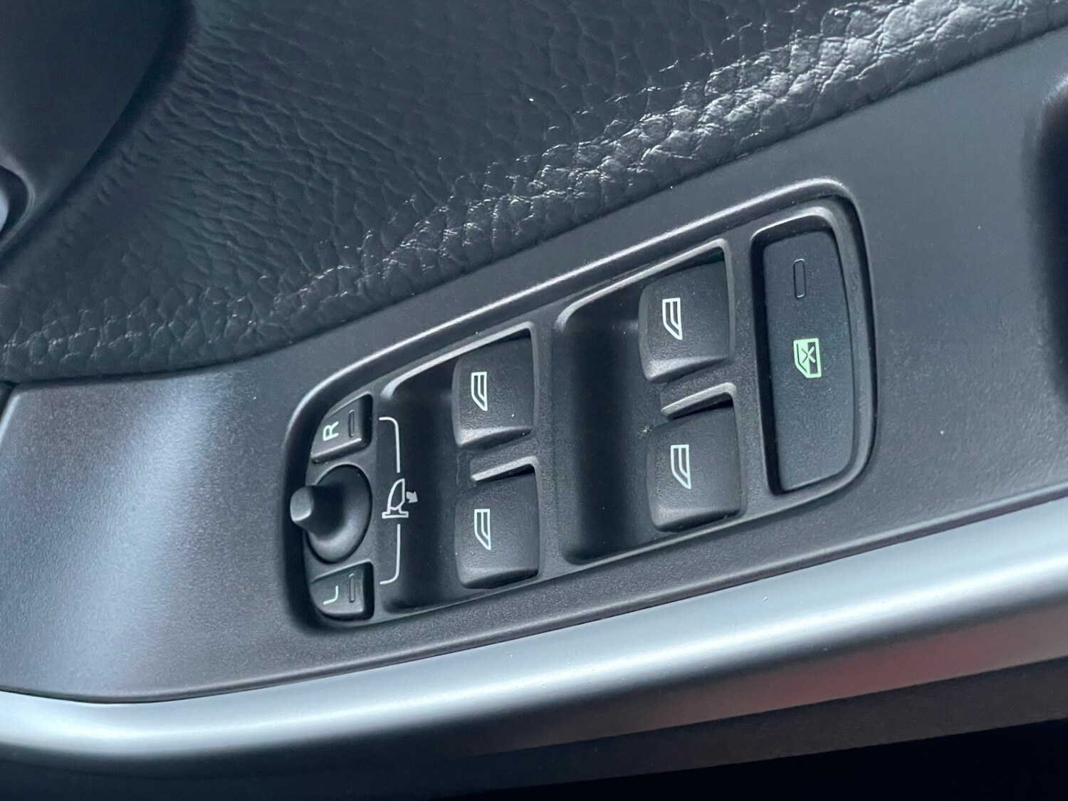 Used Volvo XC60 2011 for sale - 76416397: Photo 28