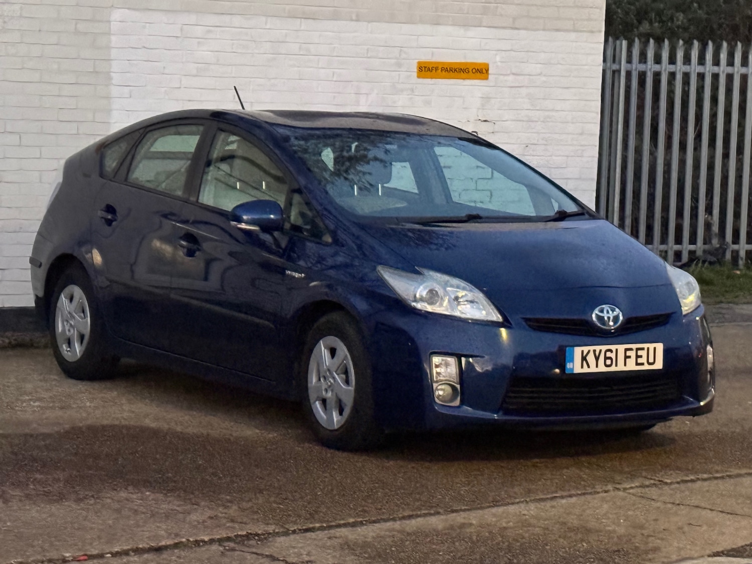 Used Toyota Prius 2011 for sale - 78018745: Photo 2