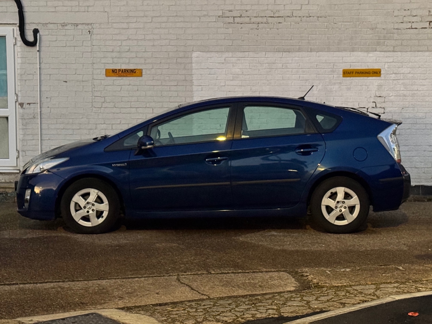 Used Toyota Prius 2011 for sale - 78018745: Photo 4