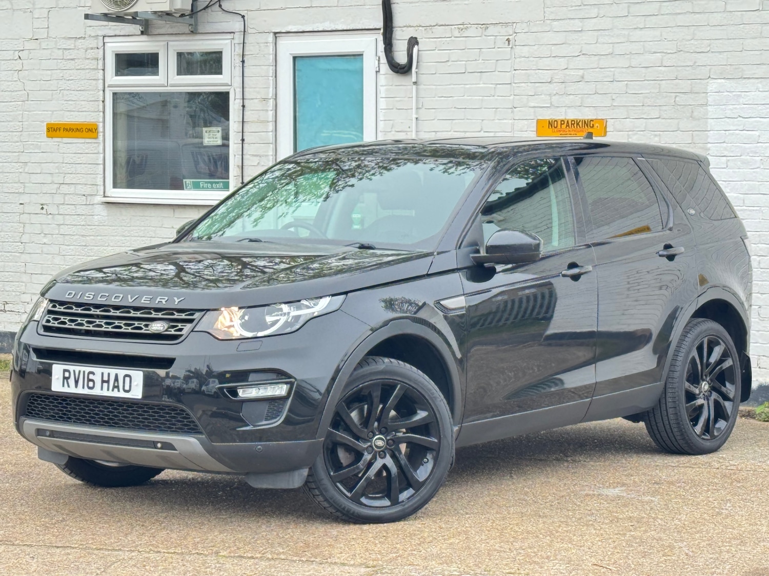 Used Land Rover Discovery Sport 2016 for sale - 78213877: Photo 3