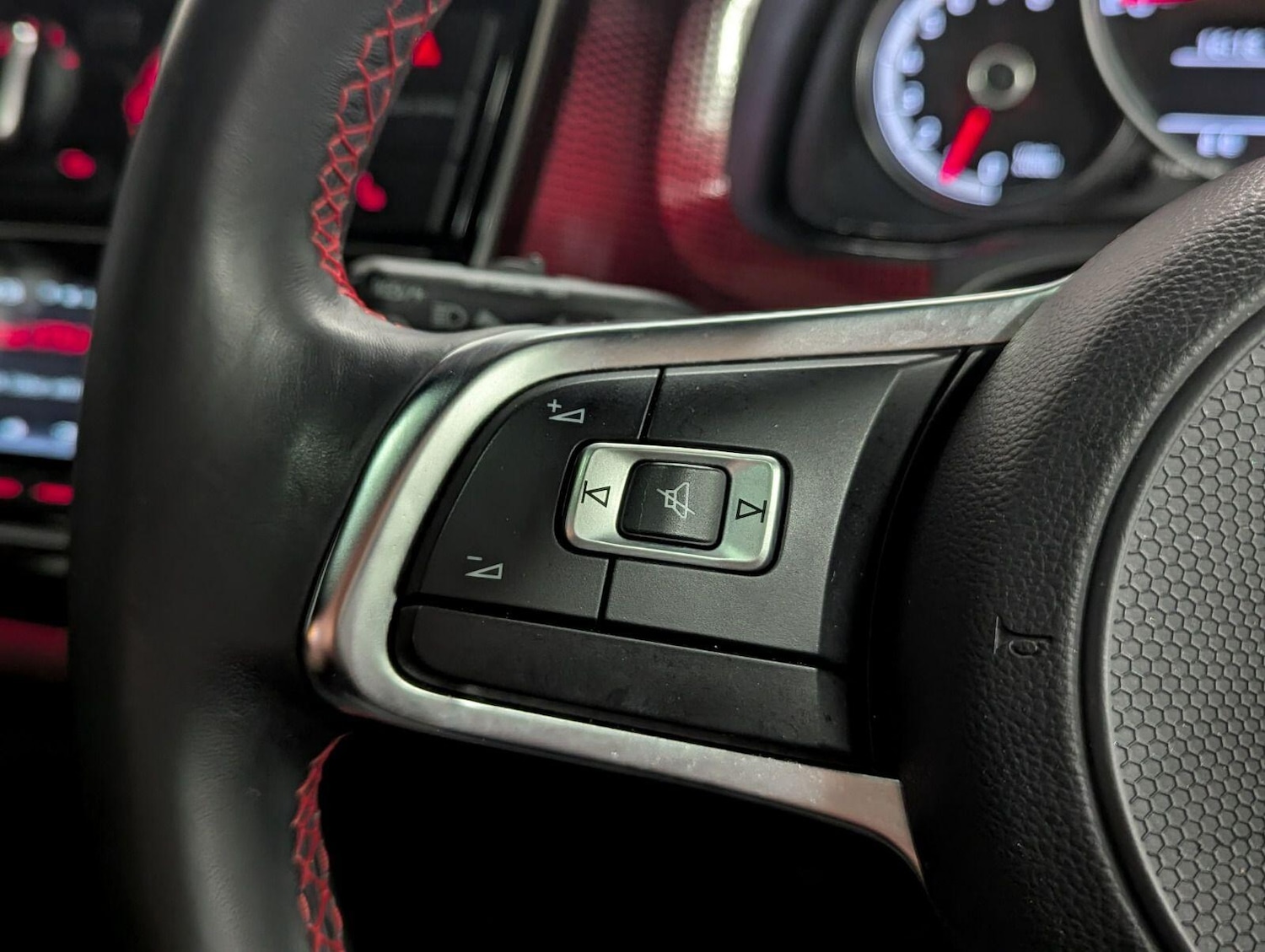 Used Volkswagen up! 2019 for sale - 77387355: Photo 24