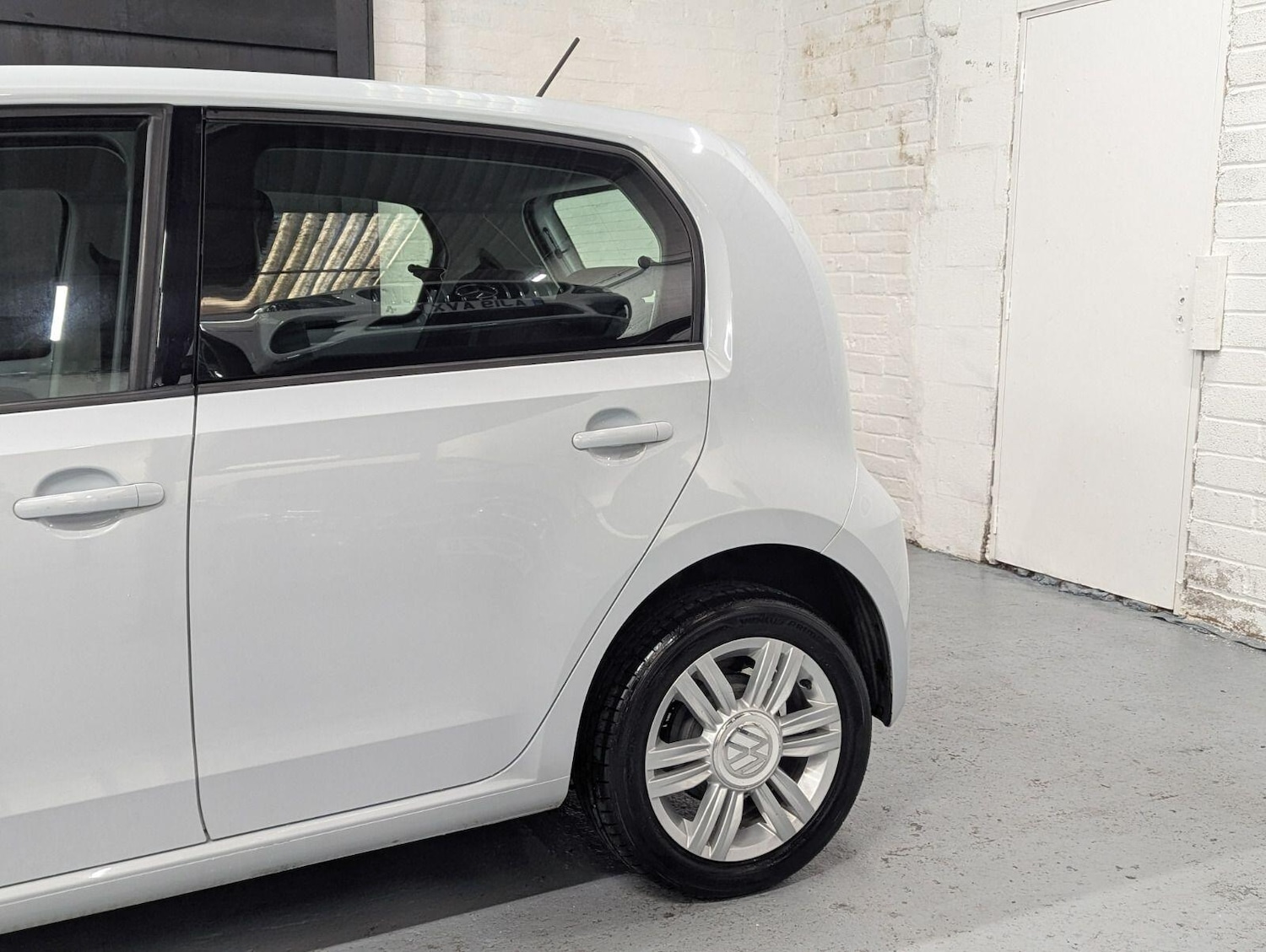 Used Volkswagen up! 2017 for sale - 77657718: Photo 41