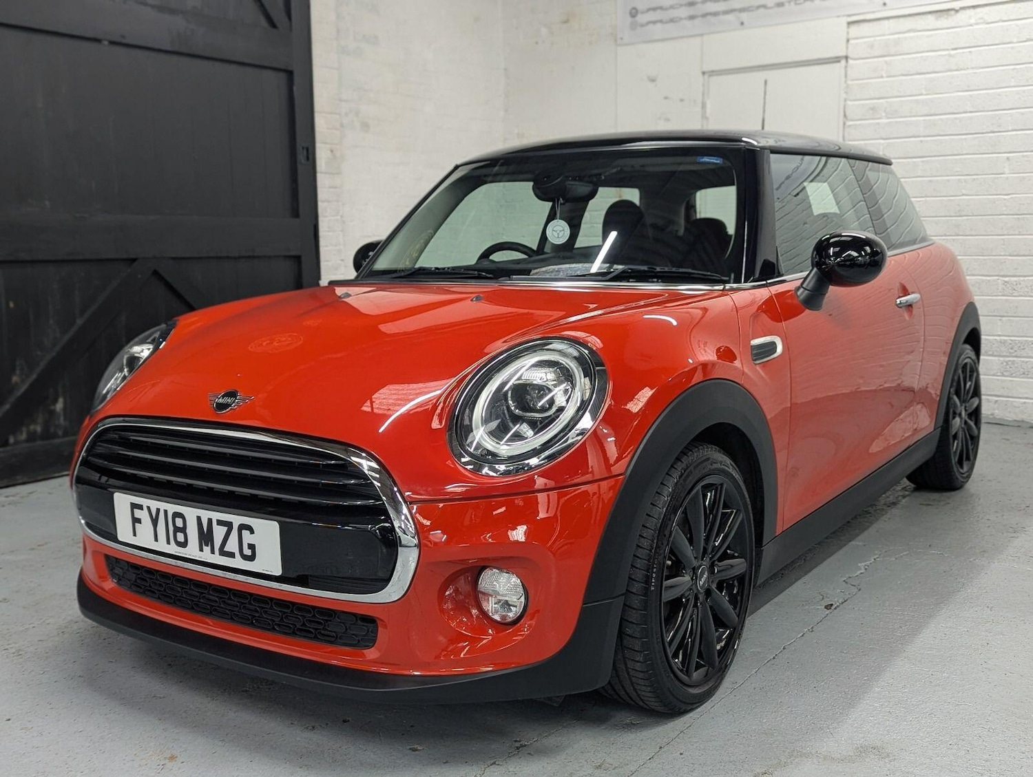 Used MINI Hatch 2018 for sale - 78101378: Photo 2