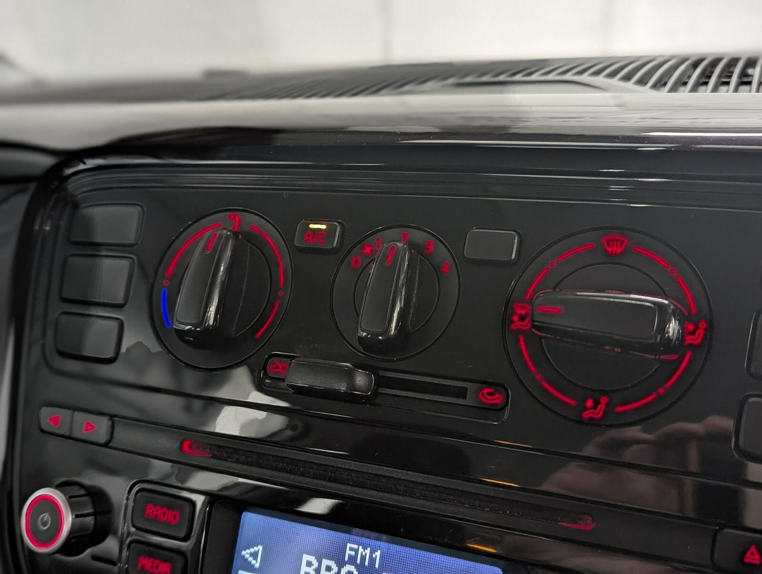 Used Volkswagen up! for sale - 77424857: Photo 36