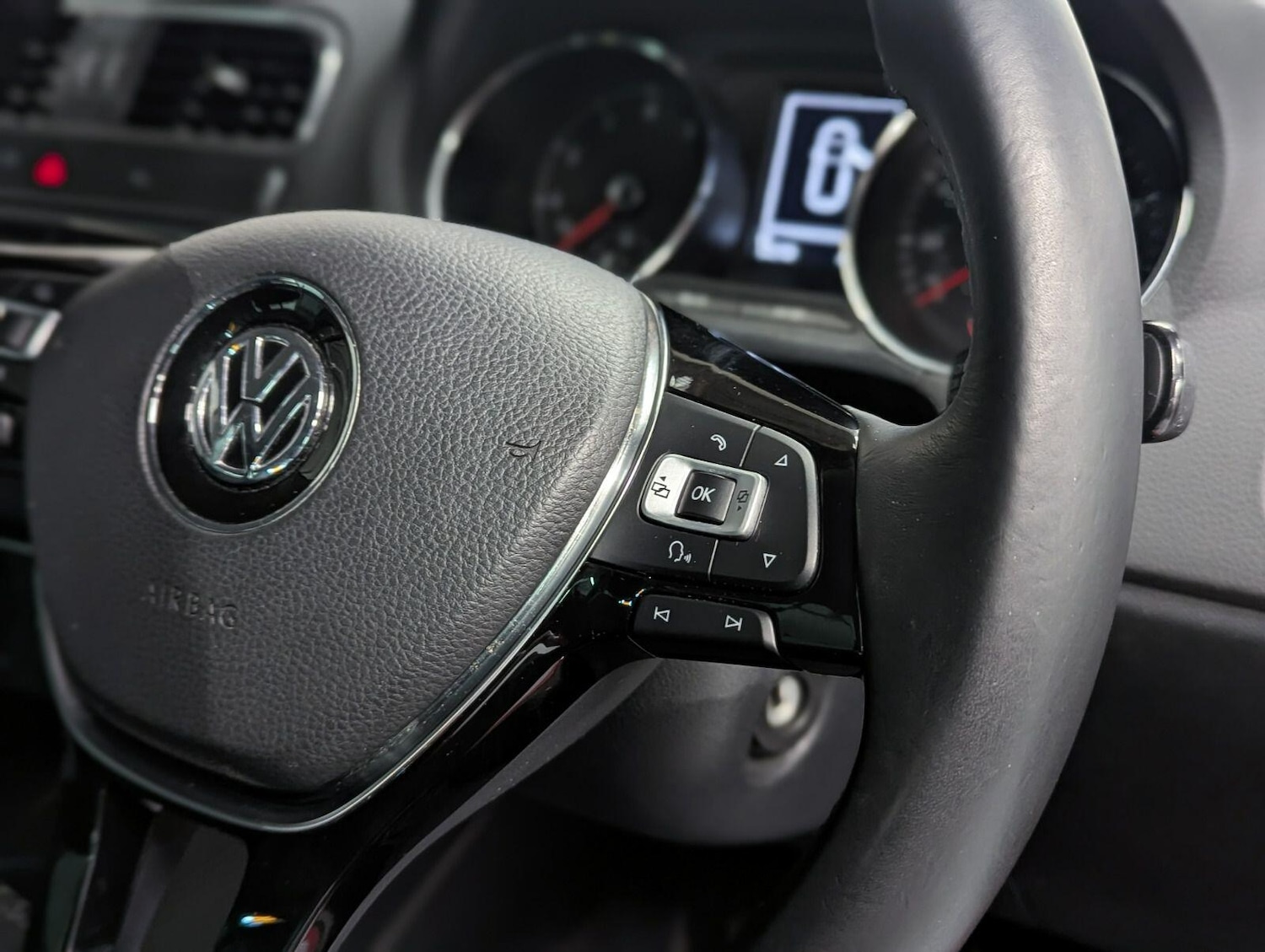 Used Volkswagen Polo 2016 for sale - 77344127: Photo 38