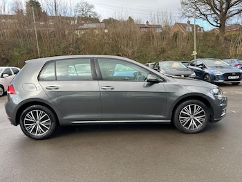 Used Volkswagen Golf 2017 for sale - 78056176: Photo