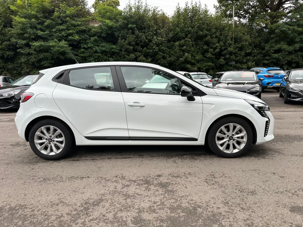 Used Renault Clio 2024 for sale - 76840626: Photo 4