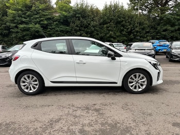 Used Renault Clio 2024 for sale - 76840626: Photo