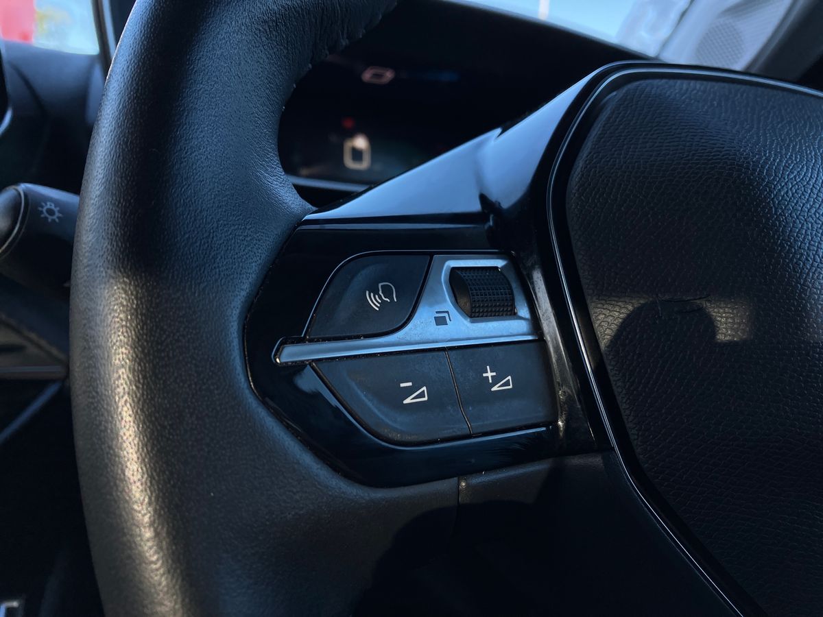 Used Peugeot 2008 2022 for sale - 76462195: Photo 16