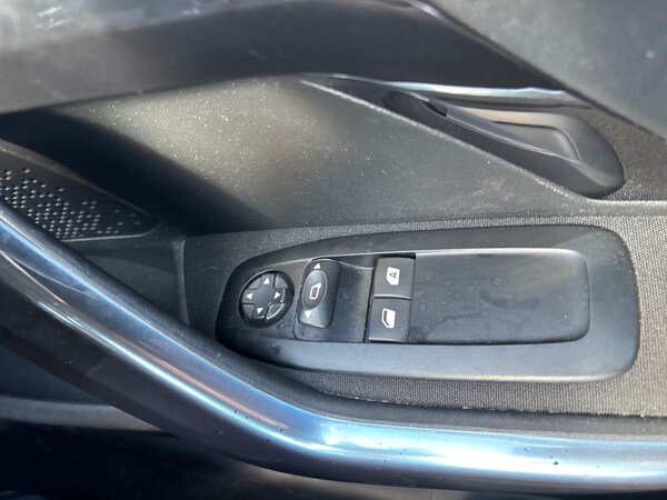 Used Peugeot 208 2014 for sale - 75453092: Photo 37