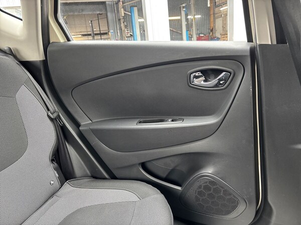 Used Renault Captur 2015 for sale - 76192343: Photo 38