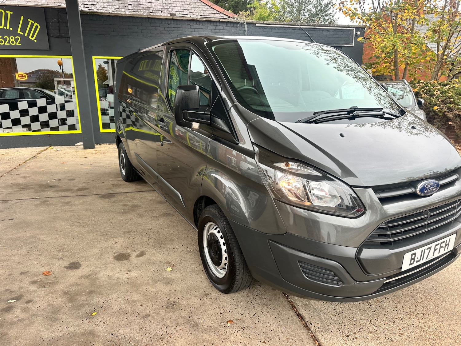 Used Ford Transit Custom 2017 for sale - 76319159: Photo 2