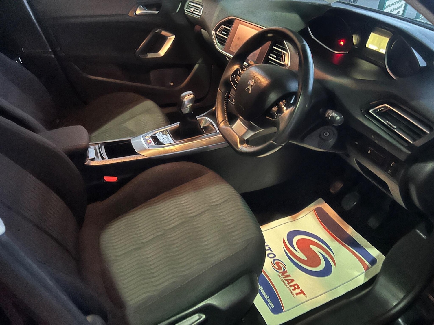 Used Peugeot 308 2015 for sale - 76498598: Photo 8