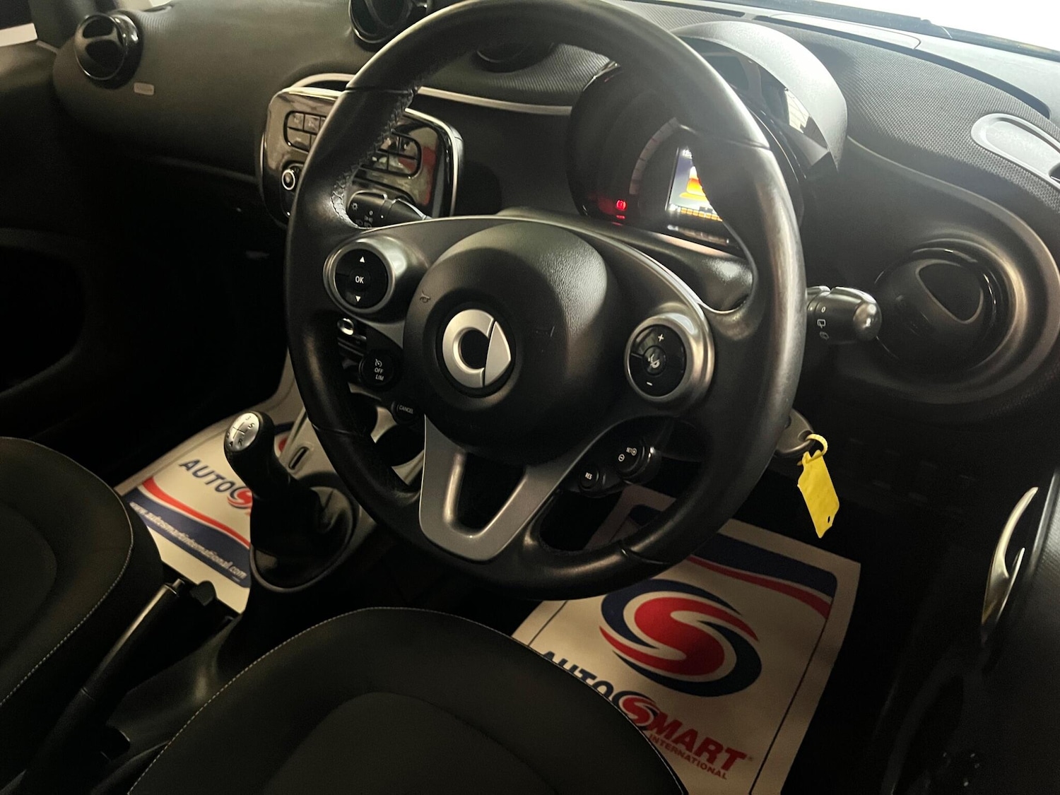 Used smart fortwo 2018 for sale - 76850250: Photo 11