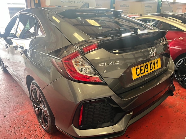 Used Honda Civic 2019 for sale - 76259739: Photo 4
