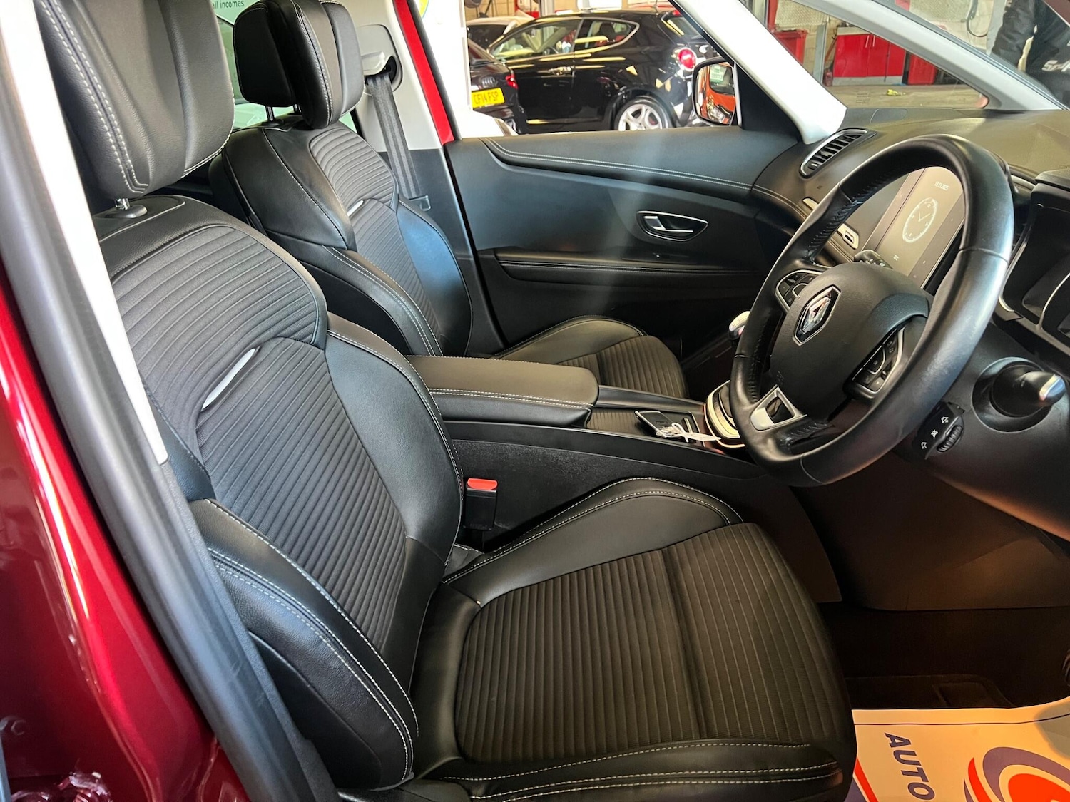 Used Renault Grand Scenic 2017 for sale - 76572892: Photo 6