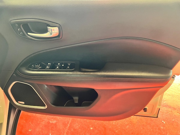 Used Jeep Compass 2018 for sale - 75657463: Photo 9
