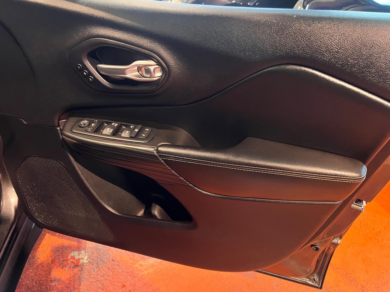 Used Jeep Cherokee 2014 for sale - 76457613: Photo 15