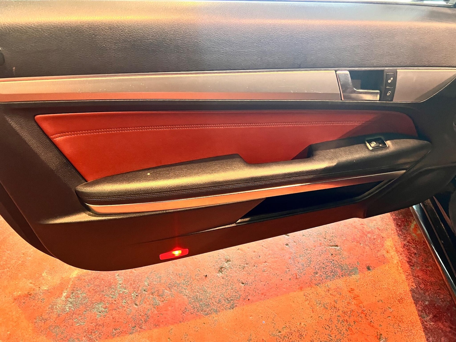 Used Mercedes-Benz E Class 2014 for sale - 76689728: Photo 8