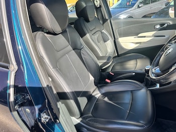 Used Renault Captur 2020 for sale - 77832022: Photo