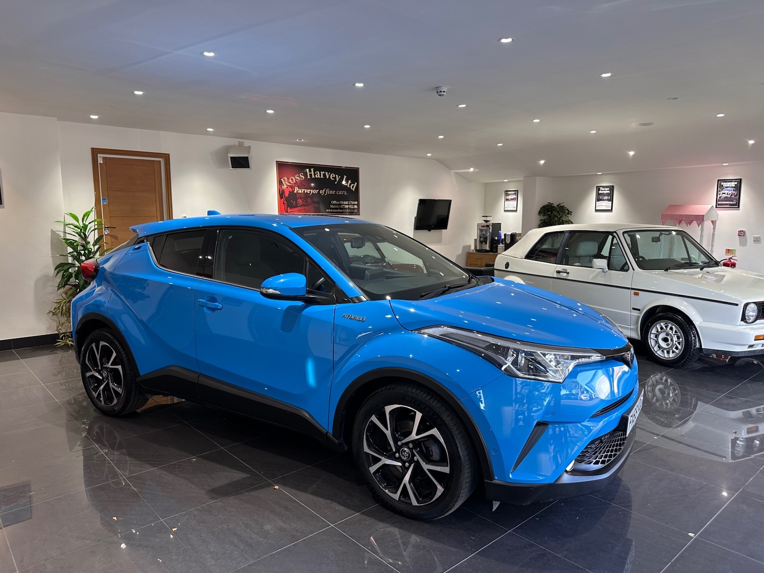 Used Toyota C-HR 2019 for sale - 76393484: Photo 1