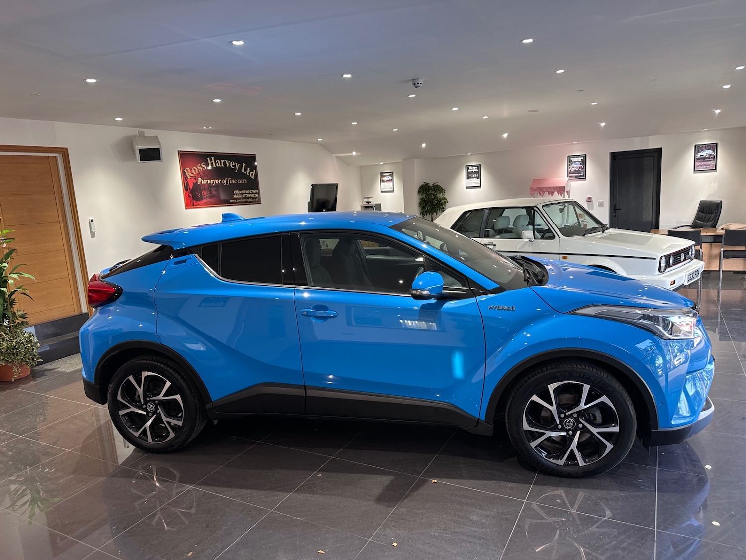 Used Toyota C-HR 2019 for sale - 76393484: Photo 3